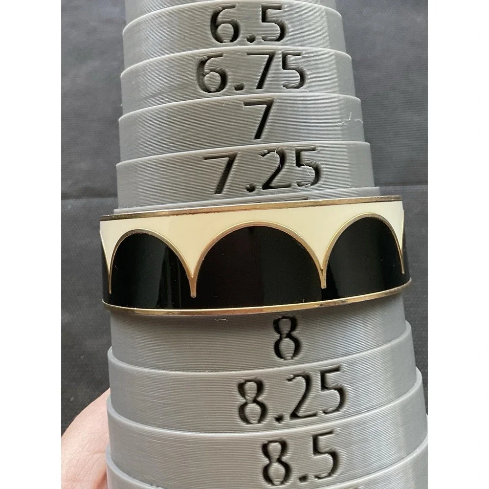Kate Spade "Ahead of the Curve" hinged bangle bracelet Black & White - Picture 4 of 6